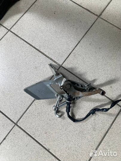 Правая передняя подножка Honda CBR 600 F3