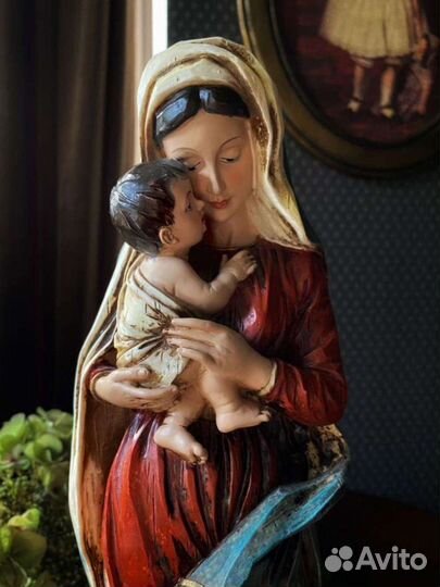 Статуэтки интерьерные