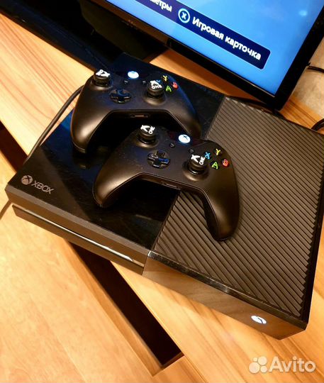 Xbox One 500Gb + 6 игр на дисках