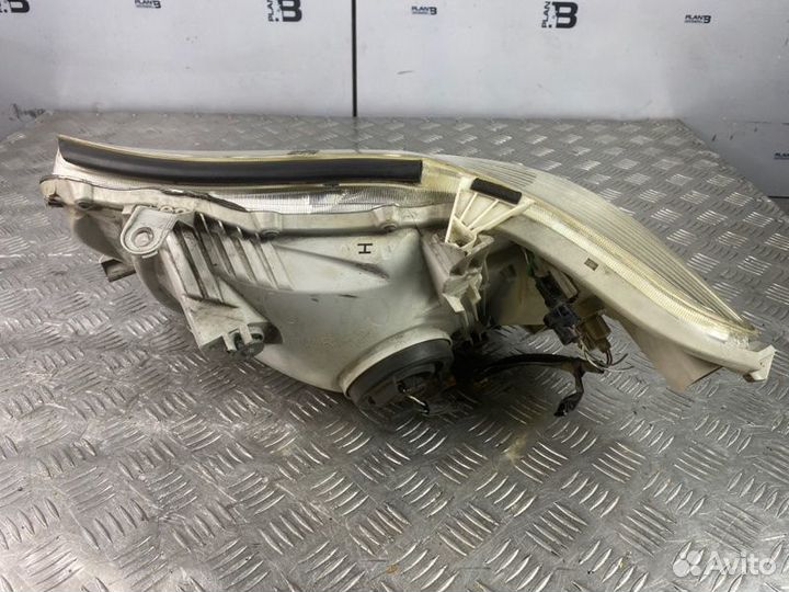 Фара галогеновая передняя правая Toyota Highlander