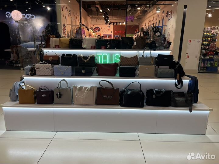 Торговый островок в ТК Космос