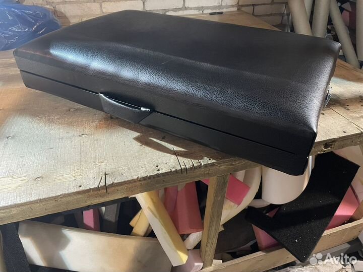 Кушетка стрл на стальных ножках