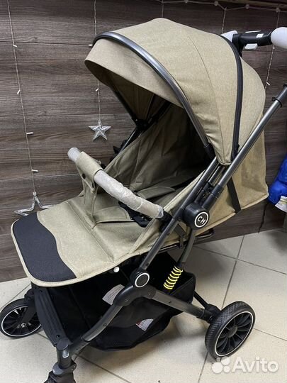 Коляска Luxmom 525 с перекидной ручкой 2 цвета