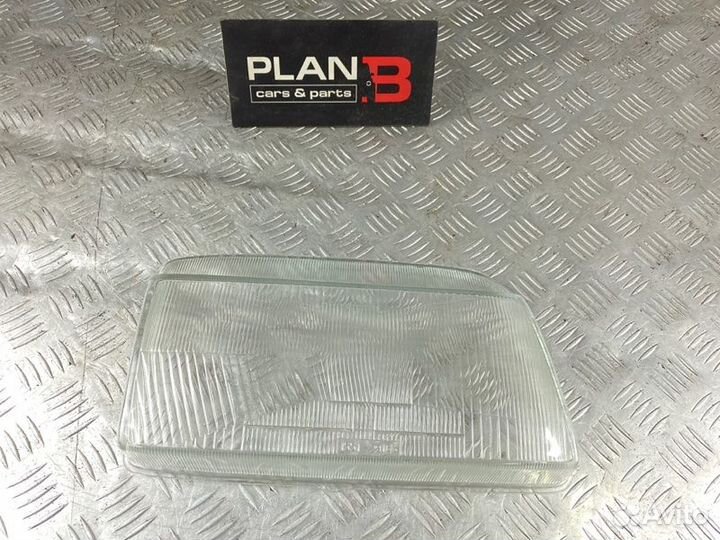Стекло фары правое Renault R19