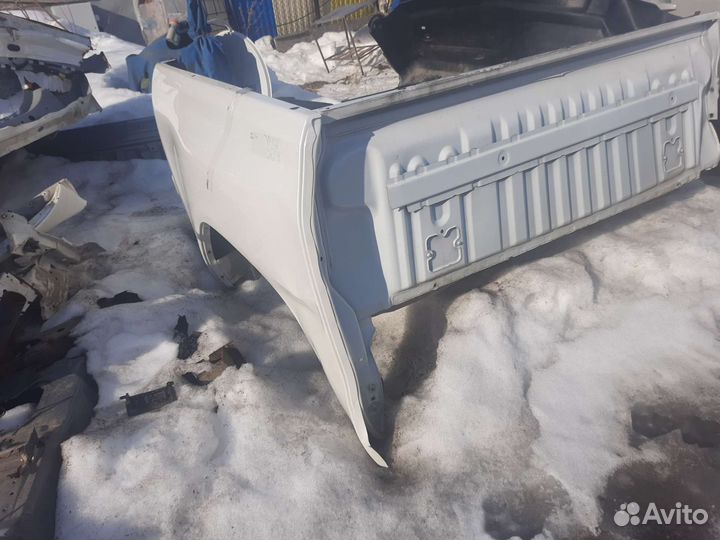 Крыло заднее правое Toyota Hilux G8