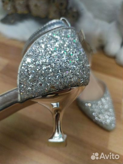 Туфли для девочки на каблуке 30