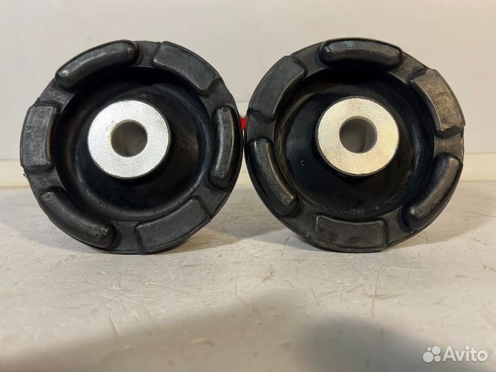 Сайлентблоки балки моста новые Opel Omega A