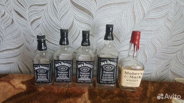 Пустая бутылка виски whiskey Jack Daniel's