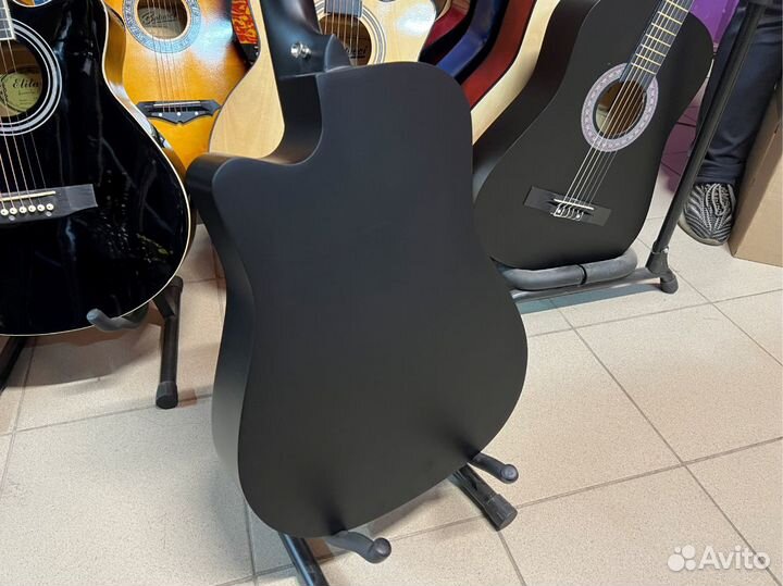 Акустическая гитара