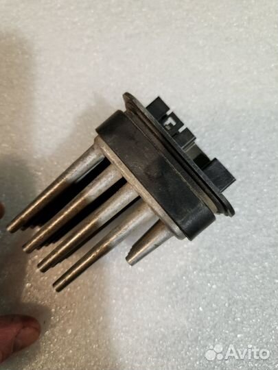 Резистор мотора печки Opel Astra H GTC