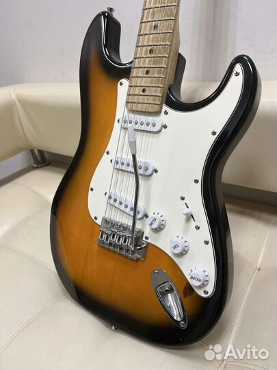 Электрогитара и чехол Musonic ST