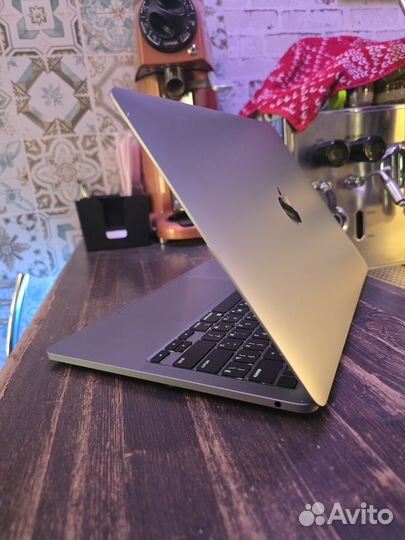 Macbook Pro 2022 M2 8/512