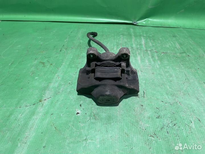 Задний левый суппорт Mercedes s-klass w140