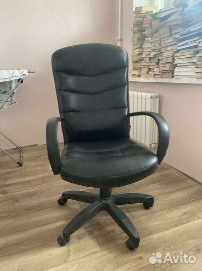 Компьютерное кресло кожаное