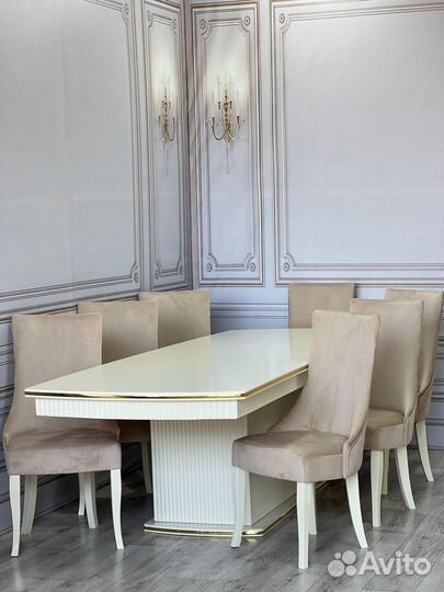 Стол и стулья