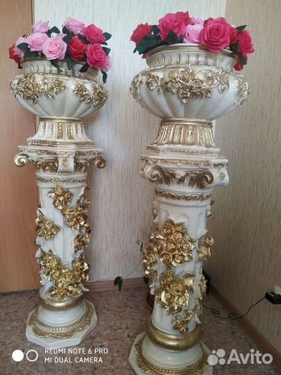 Вазы на колонах и Статуи