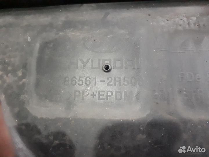 Решетка в бампер центральная Hyundai i30 2007-2012