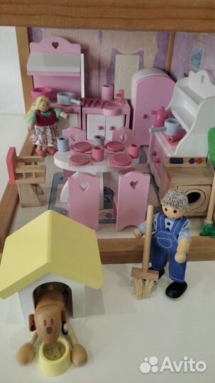 Домик кукольный ELC с наборами мебели и кукол