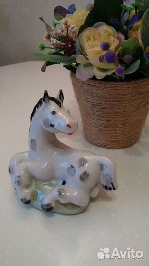 Фарфоровая лошадка Дулево