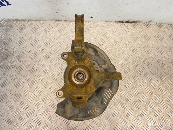 Поворотный кулак передний правый Toyota Corolla