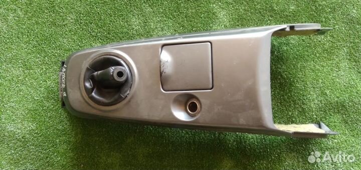 Консоль и подлокотник M. Lancer IX 2003-2008