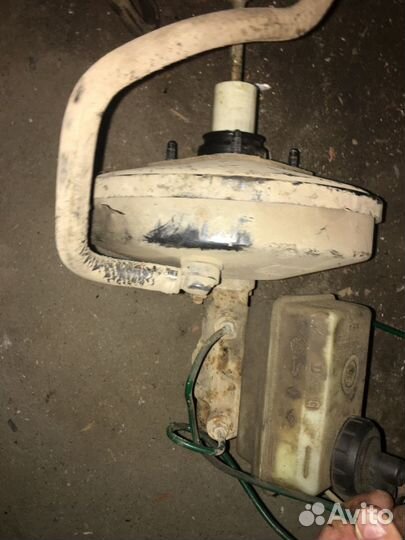 Вакумный уселитель тормозов Renault Laguna 1