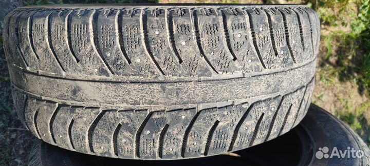 Bridgestone Ice Cruiser 7000 215/60 R16