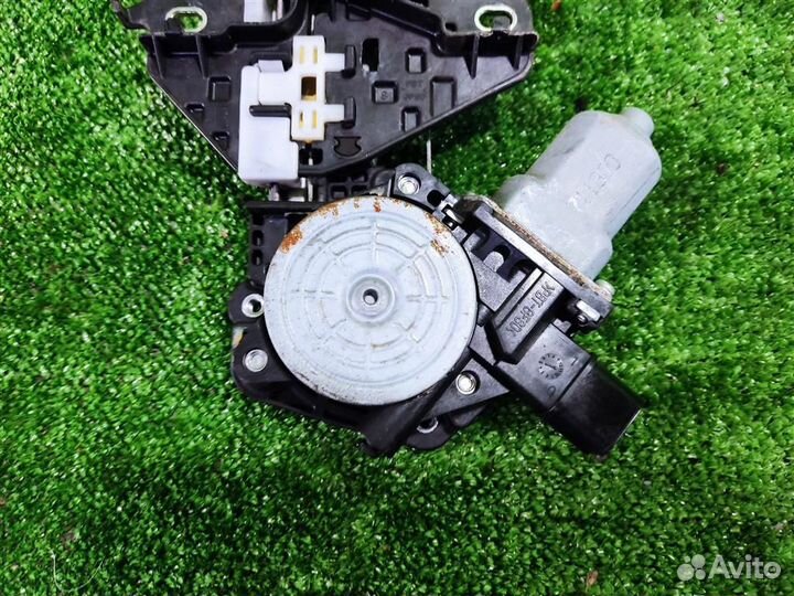 Стеклоподъемник задний правый Honda Civic 4D (FD)