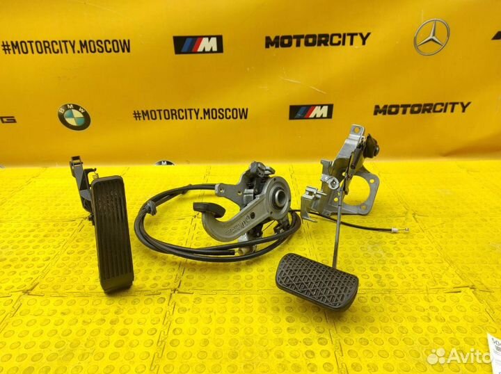 Педали комплект Mercedes-Benz S210 M113.940 4.3