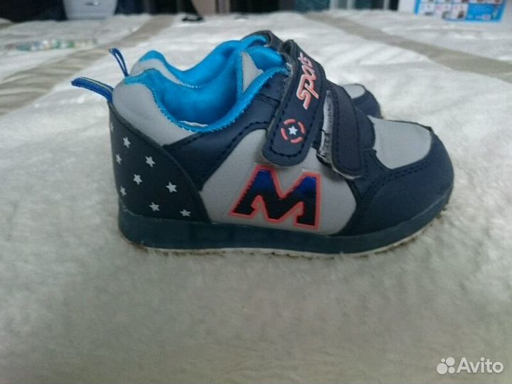 Продаю кроссовки для мальчика
