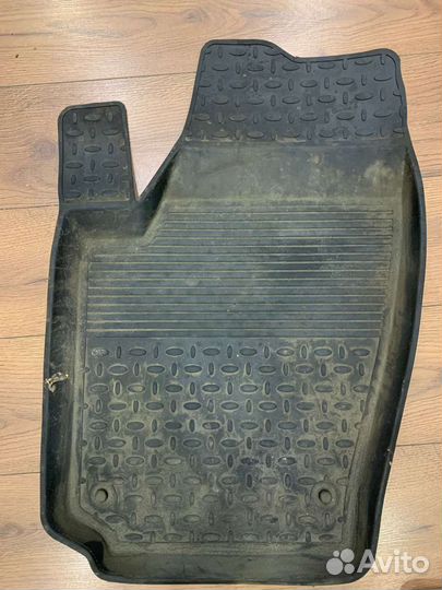 Автомобильные коврики резиновые