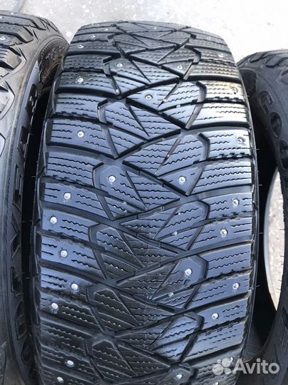 Goodyear Ultragrip 600 215/55 R16