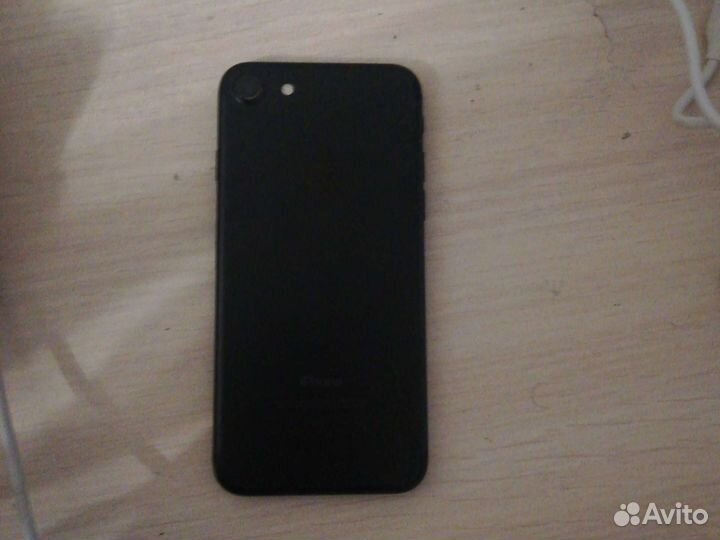 Телефон iPhone 7