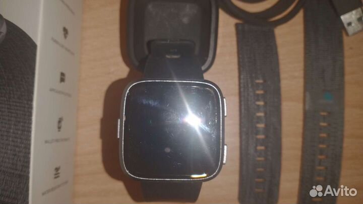 Смарт часы Fitbit Versa Special Edition