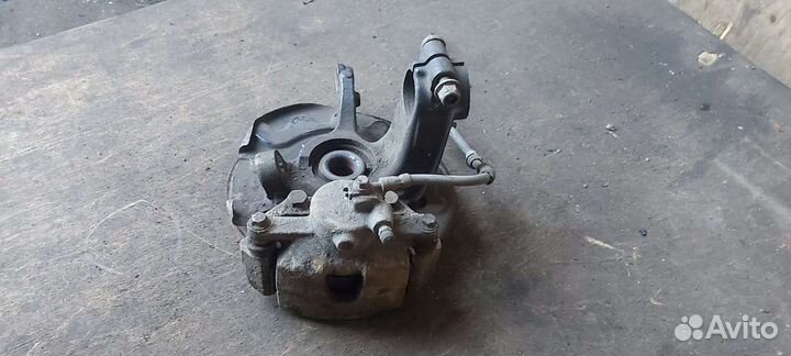 Кулак левый Volkswagen Polo 5