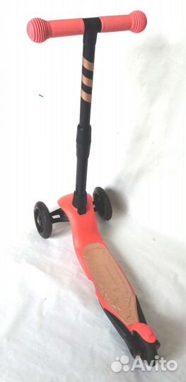 Самокат трехколесный