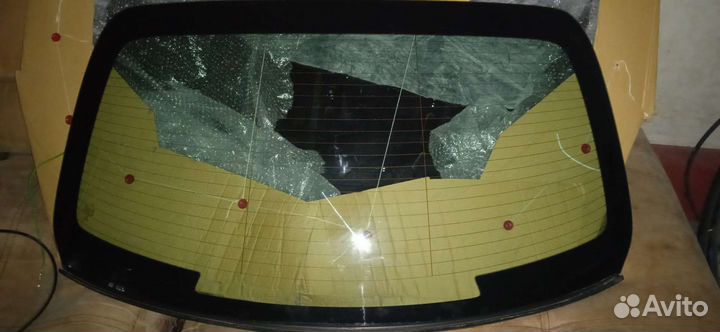 Задняя лобовое стекло на mercedes 213