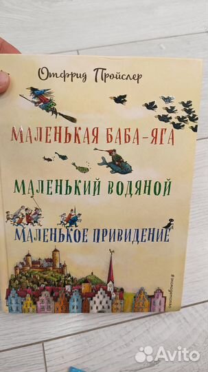 Книги и букварь для детей