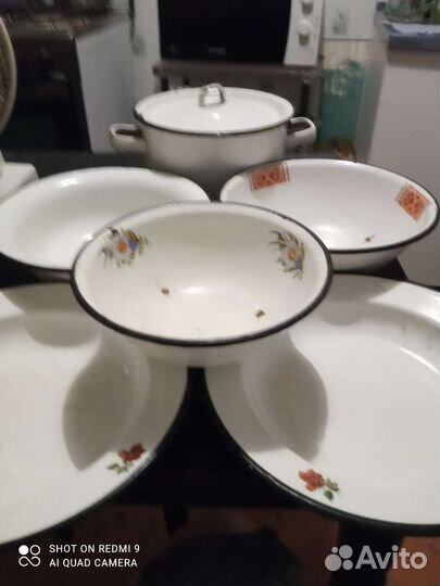 Кастрюля и 5 тарелок эмалированных, за 300р