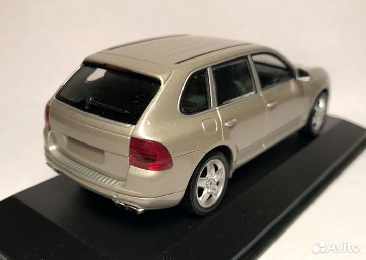 Модель Minichamps 1/43 Porsche Cayenne Turbo