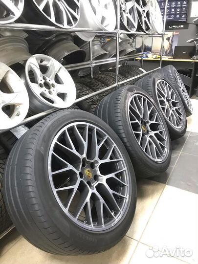 Комплект оригинальных колес Porsche Macan R20