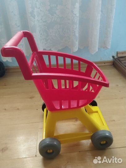 Игрушечная тележка