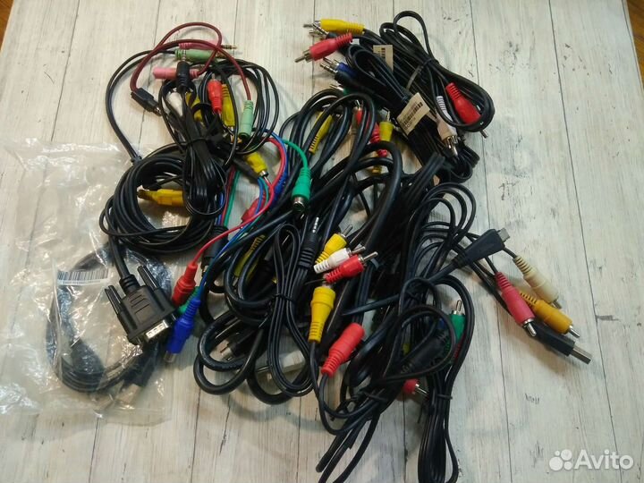 Провода аудио-видео разные