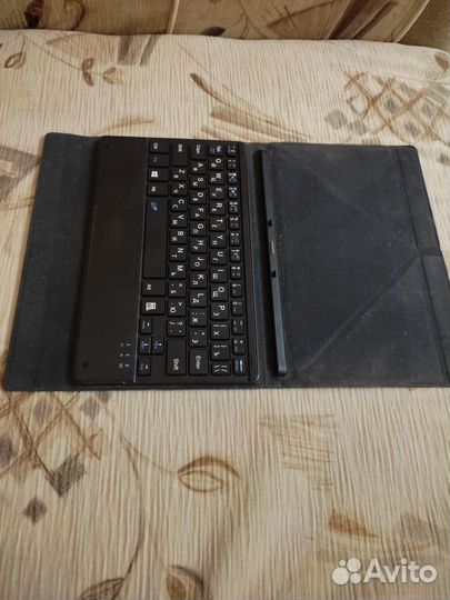 Клавиатура-чехол для планшета