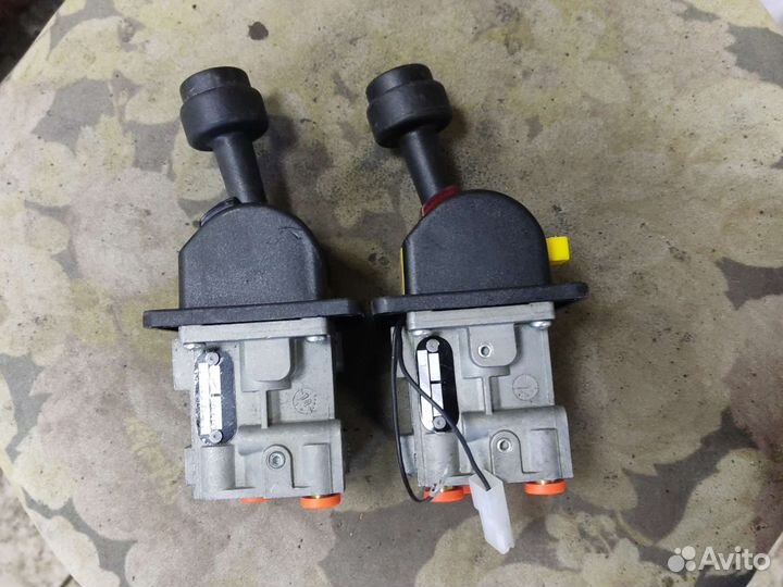 Джостик подъема кузова