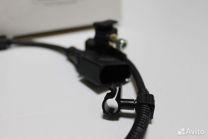 Датчик коленвала Seat 030957147AA