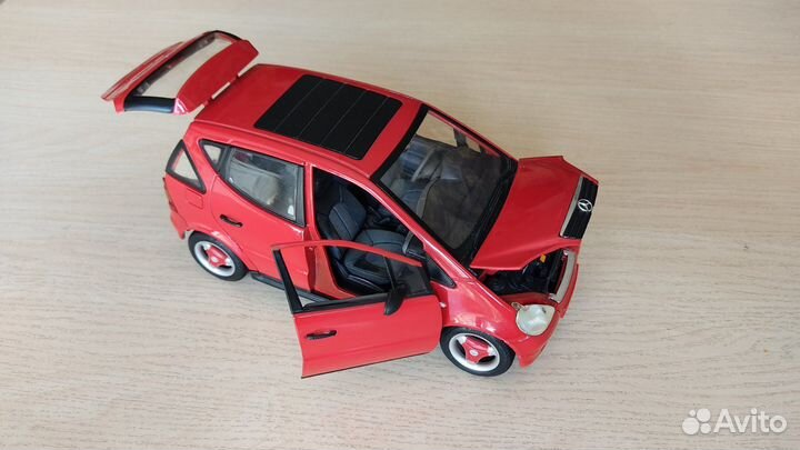 Модель авто Mercedes Benz A-Class 1:18 Maisto