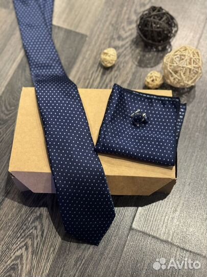 Набор - галстук, платок и запонки