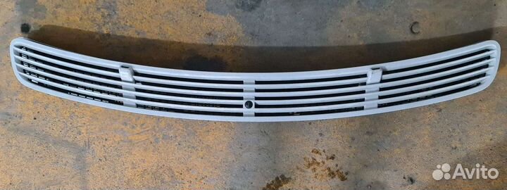 Воздухозаборник капота Mercedes W211