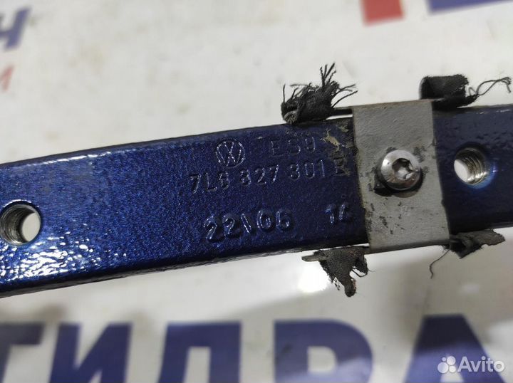 Петля двери багажника левая Volkswagen Touareg 7L6